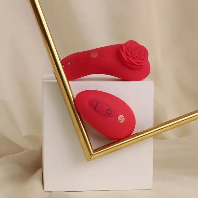Rosegasm - Surprise Remote Control Magnetic Panty Vibe. Zdalnie sterowana, wibrująca wkładka do majtek z elegancką różyczką. 10 trybów rozkoszy, których nie da się zapomnieć