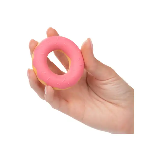 CalExotics - Dickin Donuts Silicone Ring. Pierścień na penisa o kształcie i wzorze donuta, słodkie gadżet wspomagający erekcję 