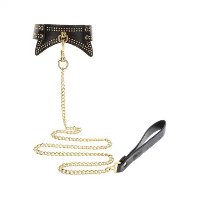 Taboom - Studded Collar and Leash. Czarną obroża ze smyczą, zdobiona złotymi ćwiekami, zapewnia nie tylko stylową, ale także komfortową i intymną powściągliwość