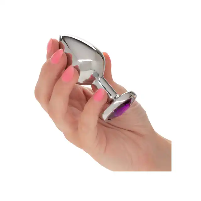 CalExotics - Jewel Large Amethyst Plug. Metalowy korek analny o bezszwowej opływowej konstrukcji z fioletowym kryształkiem w podstawie