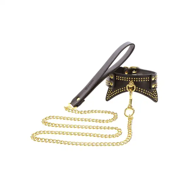 Taboom - Studded Collar and Leash. Czarną obroża ze smyczą, zdobiona złotymi ćwiekami, zapewnia nie tylko stylową, ale także komfortową i intymną powściągliwość