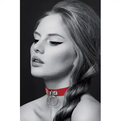 Bijoux Pour Toi - Choker with Ring Red. Obroża ozdobna na szyję w kolorze krwistej czerwieni, elegancka biżuteria BDSM zdobiona zawieszką w kształcie koła