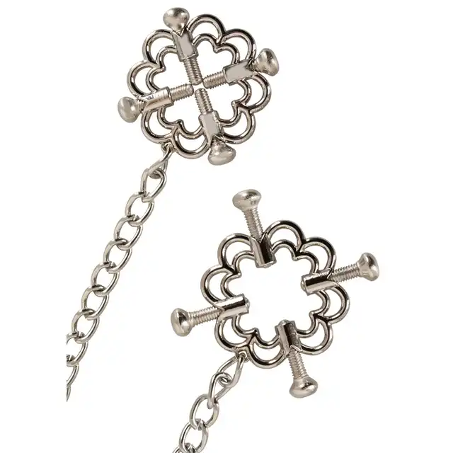 Bad Kitty - Nipple Jewellery With Metal Chain. Regulowane klamerki na sutki z łańcuszkiem, doskonała kombinacja elegancji i funkcjonalności