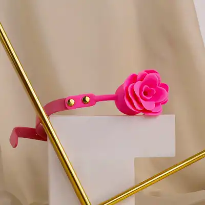 Taboom - Malibu Rose Ball Gag Pink. Knebel w kształcie róży, zapewnia bezpieczne i komfortowe dopasowanie, zwiększając poczucie bezradności i podniecenia fizycznego