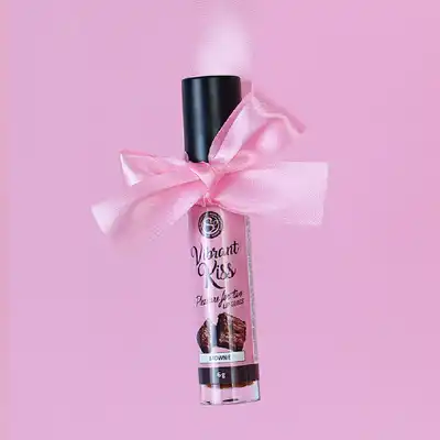 Secret Play - Lip Gloss Vibrant Kiss Brownie. Stymulujący błyszczyk o apetycznym smaku brownie, fale wibracyjne wywołujące mrowienie, pobudza zmysły i zwiększ przyjemność