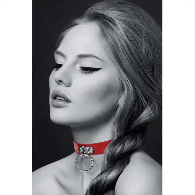 Bijoux Pour Toi - Choker with Ring Red. Obroża ozdobna na szyję w kolorze krwistej czerwieni, elegancka biżuteria BDSM zdobiona zawieszką w kształcie koła