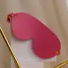 Taboom - Malibu Blindfold Pink. Elegancka różowa opaska na oczy wykonana z wegańskiej skóry PU, ogranicza widzenie i intensyfikuje zmysły