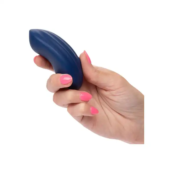 CalExotics - Cashmere Velvet Curve. Intensywny wibrator do łechtaczki, miękki i gładki silikon o sensualnych żłobieniach dla dodatkowej stymulacji