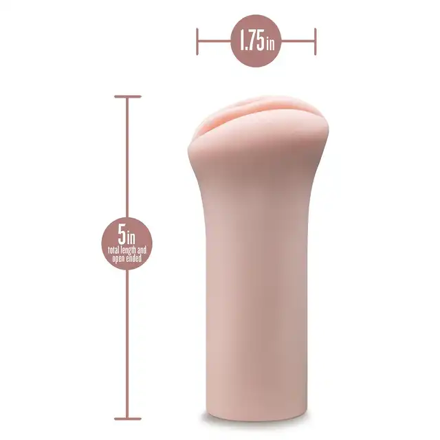 Blush - Enlust Ashlynn Beige. Realistyczna pochwa fantazyjnej modelki AI, miękki i realistyczny materiał w połączeniu z żebrowaniem i ciasnym dopasowaniem