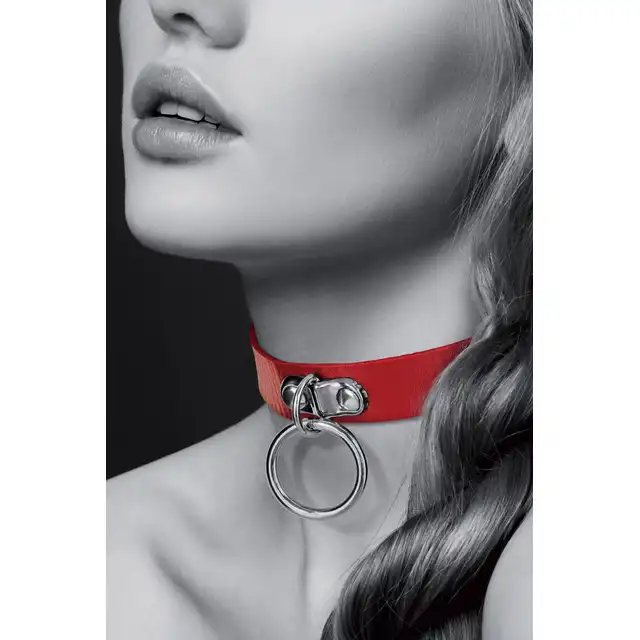 Bijoux Pour Toi - Choker with Ring Red. Obroża ozdobna na szyję w kolorze krwistej czerwieni, elegancka biżuteria BDSM zdobiona zawieszką w kształcie koła