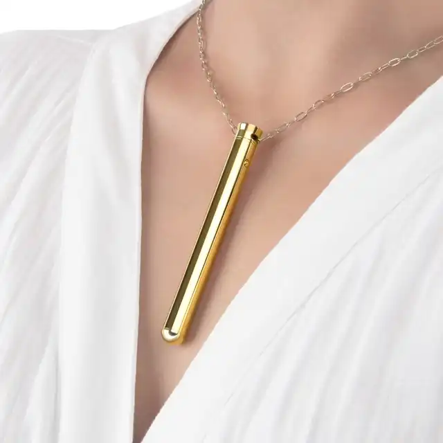 Le Wand - Vibrator Necklace Gold. Elegancki złoty wibrator w formie naszyjnika. Luksusowy naszyjnik z wibratorem o podłużnym kształcie