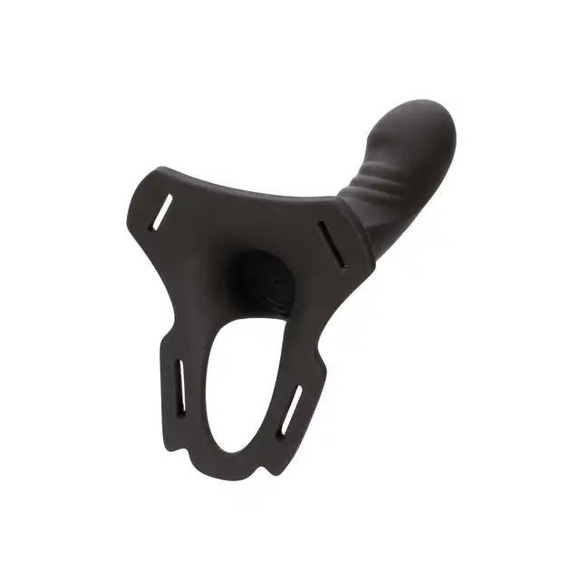 CalExotics - Boundless Rechargeable Harness. Wibrujący strapon z regulowaną uprzężą na biodra i uda, wielofunkcyjna przygoda pełna intensywnych wrażeń