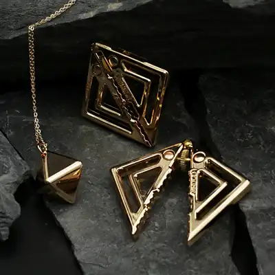 LOCKINK - Adjustable Nipple Clamps with Heavy Pendant Gold. Regulowane zaciski na sutki z ciężką złotą zawieszką, elegancka biżuteria erotyczna