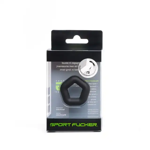 Sport Fucker - Pentagon Ring Black. Elastyczny silikonowy pierścień erekcyjny, który przedłuża przyjemność, oferując wygodę i dopasowanie