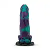 Mythical Mates - Dragonfly Dildo Purple &amp; Green. Dildo o krzywiźnie, spiczaście zakończonemu czubkowi, teksturowanemu trzonowi i solidnej przyssawce