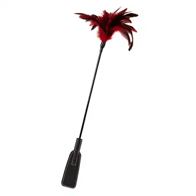 Guilty Pleasure - Feather Crop Black/Red. Bacik BDSM z piórkiem, zmysłowy akcent do Twoich intymnych zabaw