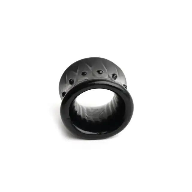 Sport Fucker - Deep Stack Ring Black. Szeroka nakładka na jądra, który rozciąga się do 300% swojego rozmiaru