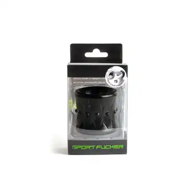 Sport Fucker - Deep Stack Ring Black. Szeroka nakładka na jądra, który rozciąga się do 300% swojego rozmiaru
