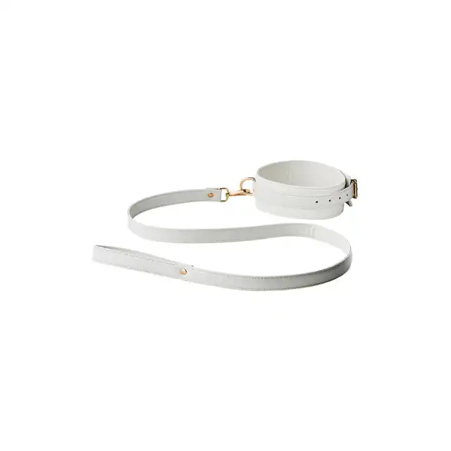 Blaze - Elite Collar And Lash White. Elegancki biały zestaw obroży i smyczy z regulowaną obrożą i złotymi detalami, idealny do stylowych zabaw BDSM