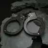 ToyJoy - Black Handcuffs. Klasyczne metalowe kajdanki w czarnym kolorze, w zestawie 2 kluczyki