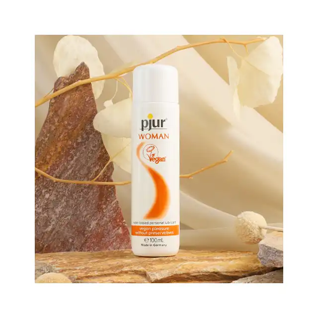 Pjur - Women Vegan Waterbased 100ml. Wegański lubrykant, formuła opracowana specjalnie dla kobiet, zawiera 100% wegańskie składniki