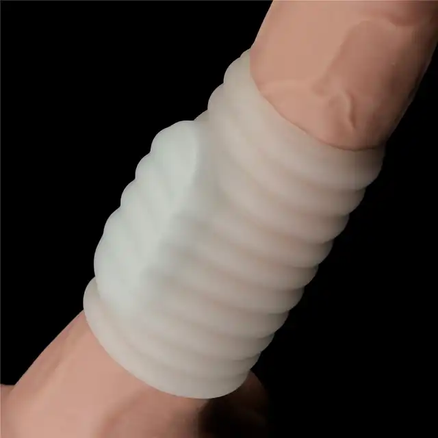 LoveToy - Vibrating Wave Knights Ring White. Wibrująca nakładka na penisa o super stymulującym kształcie, wibracje i pogrubienie członka