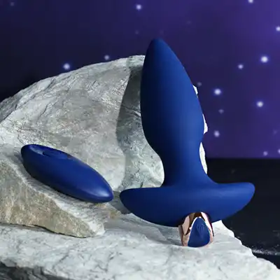 Buttocks - The Sparkle Buttplug. Wibrujący korek analny z 6 trybami i 4 prędkościami wibracji, sterowany za pomocą pilota
