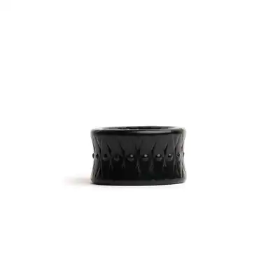 Sport Fucker - Low Stack Ring Black. Innowacyjna nakładka na jądra z odwracalnym designem, rozciągliwa
