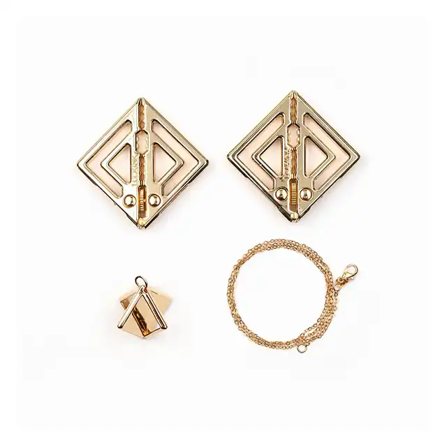 LOCKINK - Adjustable Nipple Clamps with Light Pendant Gold. Regulowane zaciski na sutki z zawieszką pięknie odbijającą światło