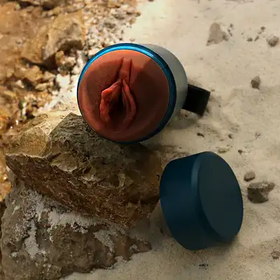 PDX Plus - Fuck Flask Private Pleaser. Dyskretny masturbator w etui w kształcie bidona, z realistycznym rękawem i kontrolowanym efektem ssania