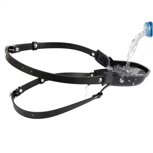 Kiotos - BDSM Funnel Mouth Gag. Knebel z lejkiem i kubkiem do nalewania, wysokiej jakości akcesorium, niezapomniane doznania podczas zabaw BDSM