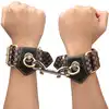 LoveToy - Rebellion Reign Handcuffs. Luksusowe kajdanki z wyrafinowanego brązowego PU, zapewniają regulowane dopasowanie i trwałość