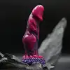 Mythical Mates - Another World Dildo Pink &amp; Purple. Dildo z ustrukturyzowanym trzonem oferuje wszechstronną przyjemność dzięki mocnej przyssawce