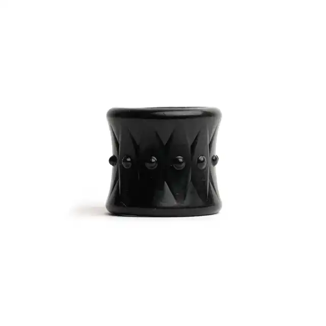 Sport Fucker - Deep Stack Ring Black. Szeroka nakładka na jądra, który rozciąga się do 300% swojego rozmiaru