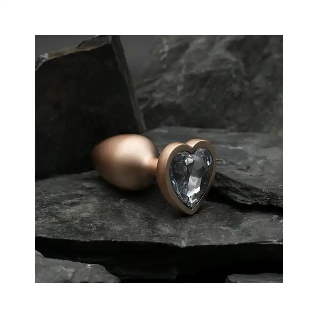 Dream Toys - Gleaming Love Pearl Gold Plug Small. Złoty elegancki korek analny o niedużym rozmiarze z kryształkiem w kształcie serca