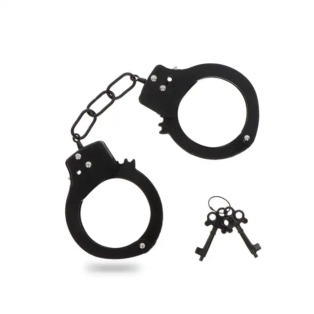 ToyJoy - Black Handcuffs. Klasyczne metalowe kajdanki w czarnym kolorze, w zestawie 2 kluczyki