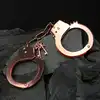 Toyjoy - Rose Gold Metal Handcuffs. Klasyczne metalowe kajdanki w kolorze różowego złota, w zestawie 2 kluczyki