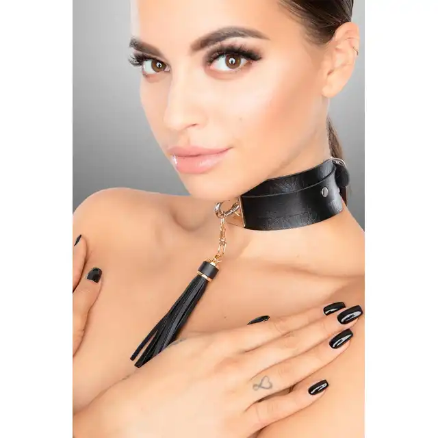 Kinky Diva - Teasing Tassel Collar Gold. Elegancka obroża z zalotnym akcentem w postaci złotej zawieszki