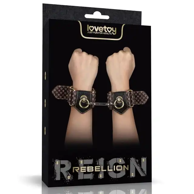 LoveToy - Rebellion Reign Handcuffs. Luksusowe kajdanki z wyrafinowanego brązowego PU, zapewniają regulowane dopasowanie i trwałość