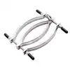 O-Products - Clit Clamp with leash chain. Metalowy rozwieracz do pochwy ze smyczą, wyjątkowy dodatek BDSM