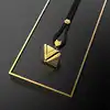 LOCKINK - Vibration Cube 2.0 Gold. Elegancki wibrator incognito w formie złotego łańcuszka, elegancka stymulacja