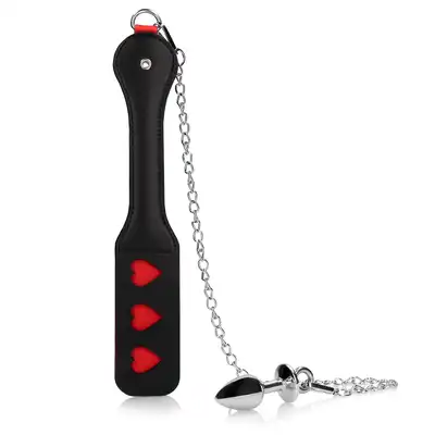 Ouch! - Hearts Paddle with Anal Plug. Packa z korkiem analnym na łańcuszku, zdobione serduszkami. Ostatnia sztuka!