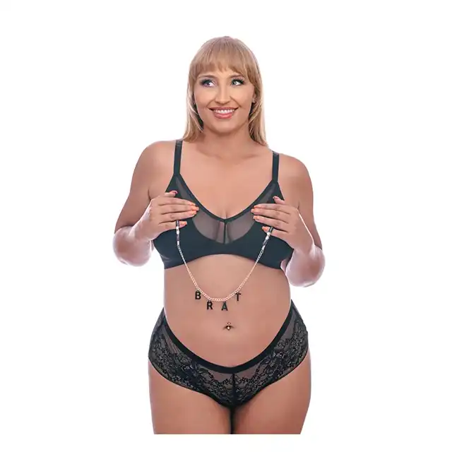 Sportsheets - S&amp;M Brat Charmed Nipple Clamps. Eleganckie zaciski na sutki dla lubiących podkreślać swoją niegrzeczną stronę