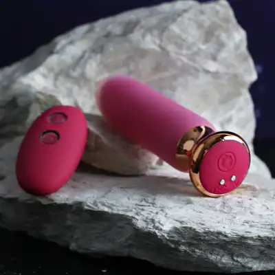 Buttocks - The Gracious Buttplug. Wibrujący korek analny o potężnym silniku, wyposażony w 7 trybów i 3 prędkości wibracji, z możliwością sterowania zdalnego