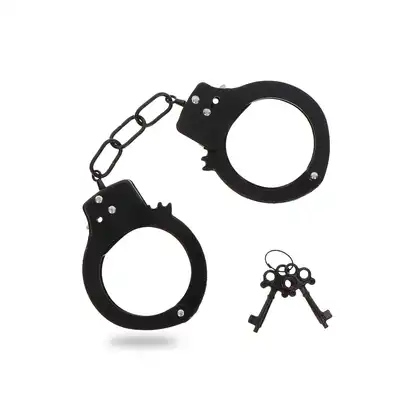 ToyJoy - Black Handcuffs. Klasyczne metalowe kajdanki w czarnym kolorze, w zestawie 2 kluczyki