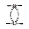 O-Products - Clit Clamp with leash chain. Metalowy rozwieracz do pochwy ze smyczą, wyjątkowy dodatek BDSM