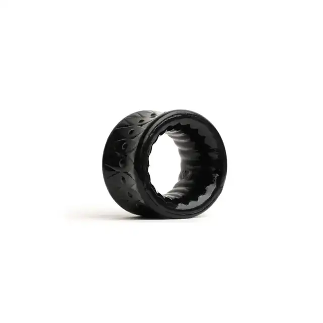 Sport Fucker - Low Stack Ring Black. Innowacyjna nakładka na jądra z odwracalnym designem, rozciągliwa
