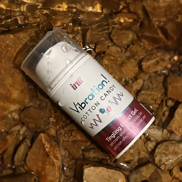 Intt - Vibration! Cotton Candy Tingling Effect Gel. Stymulujący żel do miejsc intymnych o aromacie waty cukrowej, wibrator w płynie