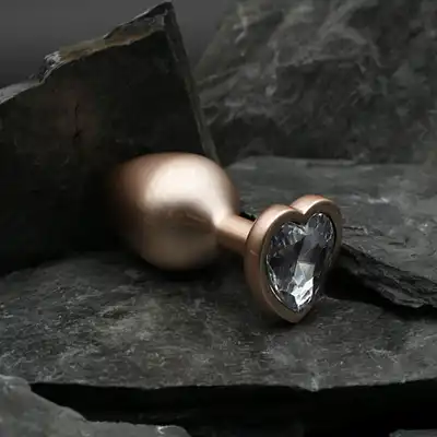 Dream Toys - Gleaming Love Pearl Gold Plug Medium. Złoty elegancki korek analny z kryształkiem w kształcie serca