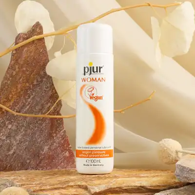 Pjur - Women Vegan Waterbased 100ml. Wegański lubrykant, formuła opracowana specjalnie dla kobiet, zawiera 100% wegańskie składniki